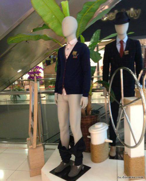 搞笑內(nèi)涵圖片之論男生如何在泳池制造飄逸效果