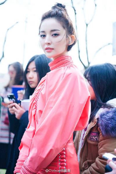 古力娜扎發(fā)型圖片欣賞 俏皮清純的短發(fā)丸子頭