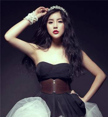 簡(jiǎn)單淑女發(fā)型 清新時(shí)尚更為你增加人氣