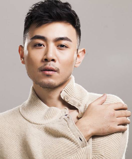 張?zhí)祢U英倫發(fā)型紳士范兒彰顯無疑