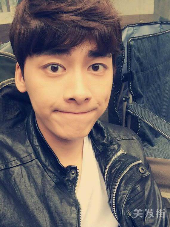 李易峰發(fā)型圖片 李易峰時尚燙發(fā)發(fā)型錦集