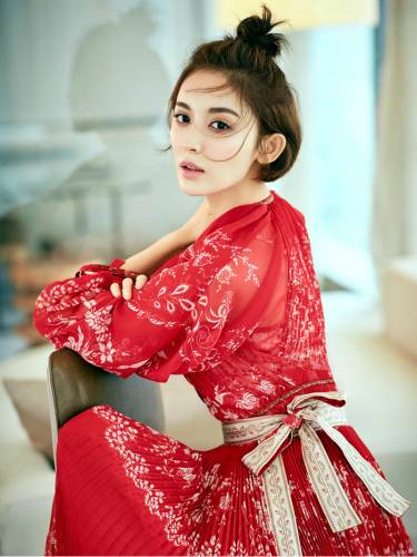 古力娜扎發(fā)型圖片欣賞 俏皮清純的短發(fā)丸子頭