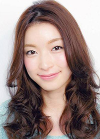 長(zhǎng)卷發(fā)發(fā)型甜美范兒 夏日吸睛指數(shù)UPUPUP