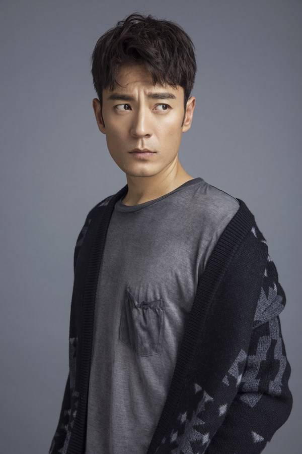 演員李光潔時尚寫真圖片 肌肉線條完美凸顯