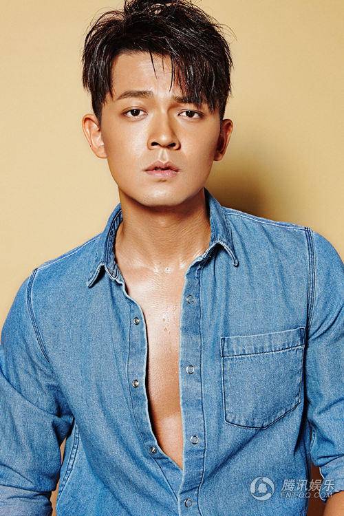 閆肅最新寫真大片曝光 大秀肌肉魅力爆表