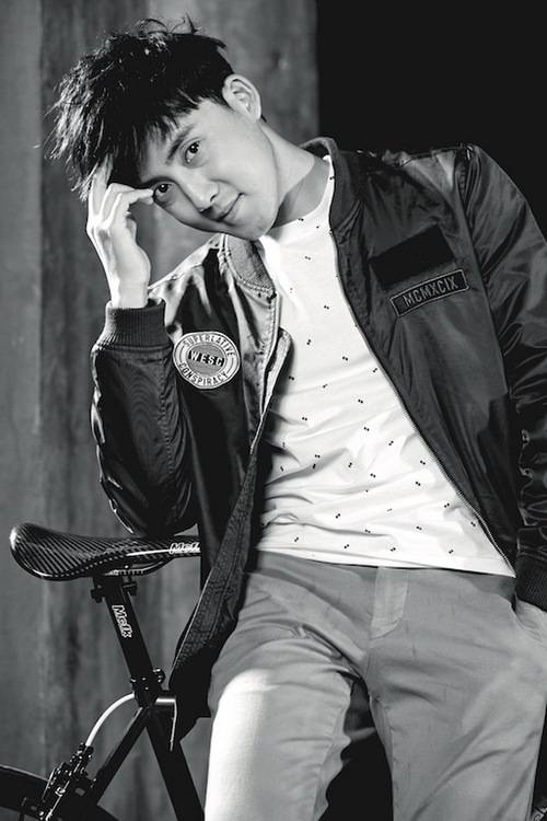 張睿運(yùn)動(dòng)寫真大片 簡約休閑變身活力美少年