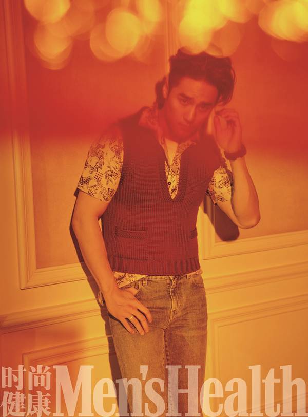 蔣勁夫最新雜志寫真大片 健碩肌肉眼神撩人