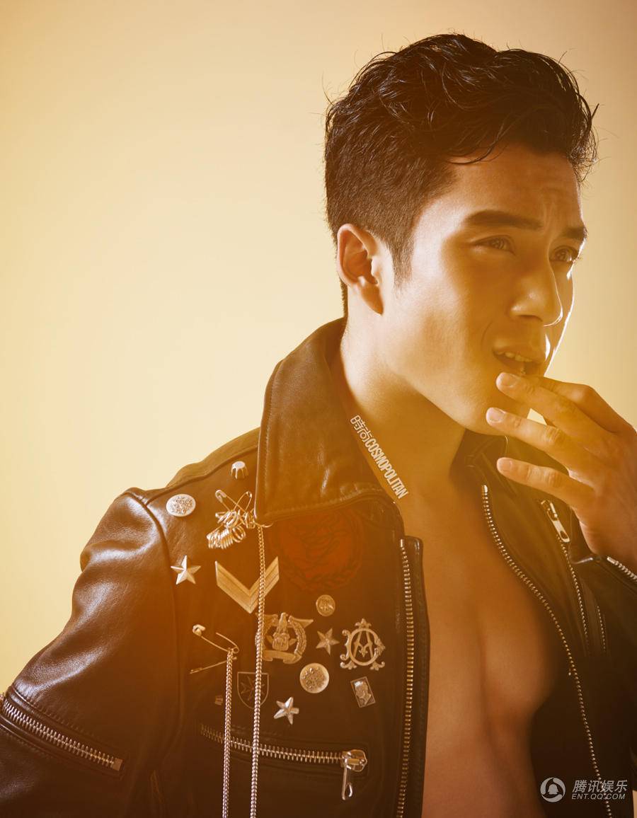 韓東君半裸肌肉寫(xiě)真曝光 大秀腹肌陽(yáng)剛氣質(zhì)爆棚