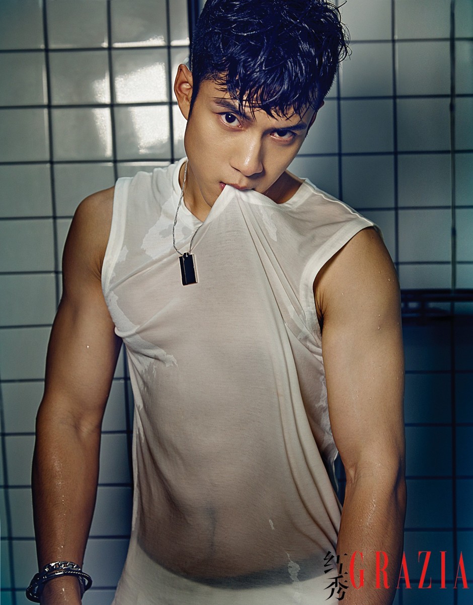 演員韓東君時(shí)尚寫真 運(yùn)動(dòng)濕身肌肉半露引尖叫