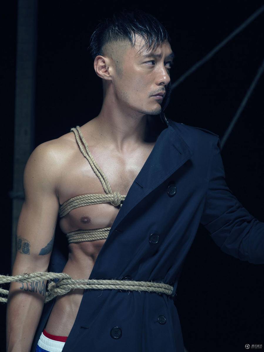 余文樂肌肉線條好man 脫了衣服大玩誘惑