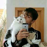 QQ個性陽光型男頭像 愛動物的暖男