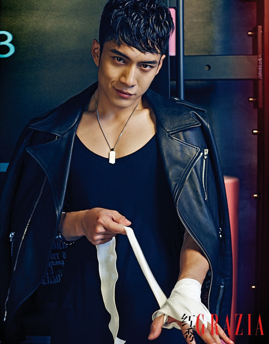 演員韓東君時(shí)尚寫真 運(yùn)動(dòng)濕身肌肉半露引尖叫