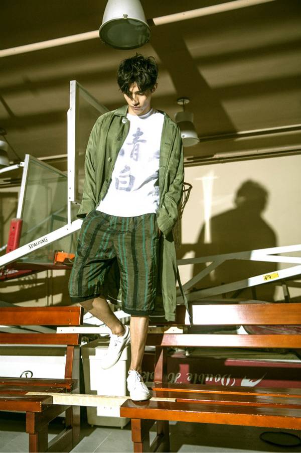 &ldquo;雙面男神&rdquo;李子峰帥氣運(yùn)動(dòng)時(shí)尚大片