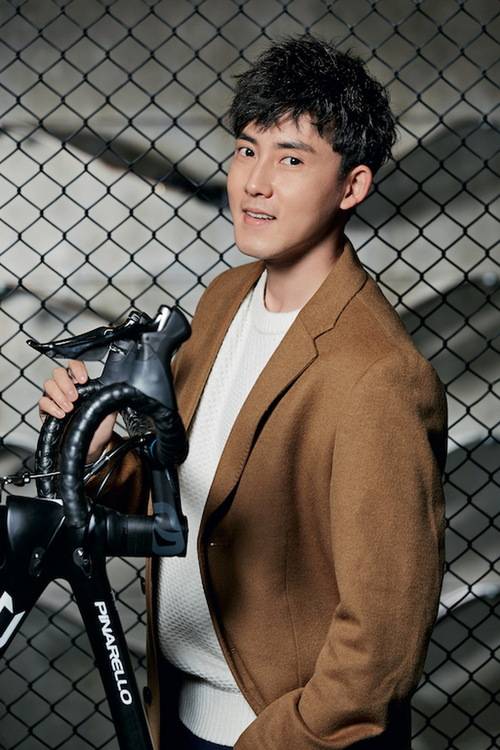 張睿運動寫真大片 簡約休閑變身活力美少年