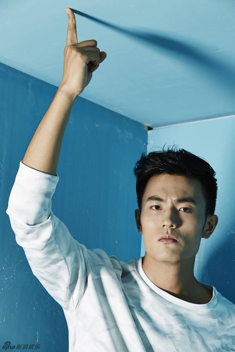 演員吳旭東時(shí)尚寫真曝光 休閑風(fēng)盡顯運(yùn)動(dòng)型男本色