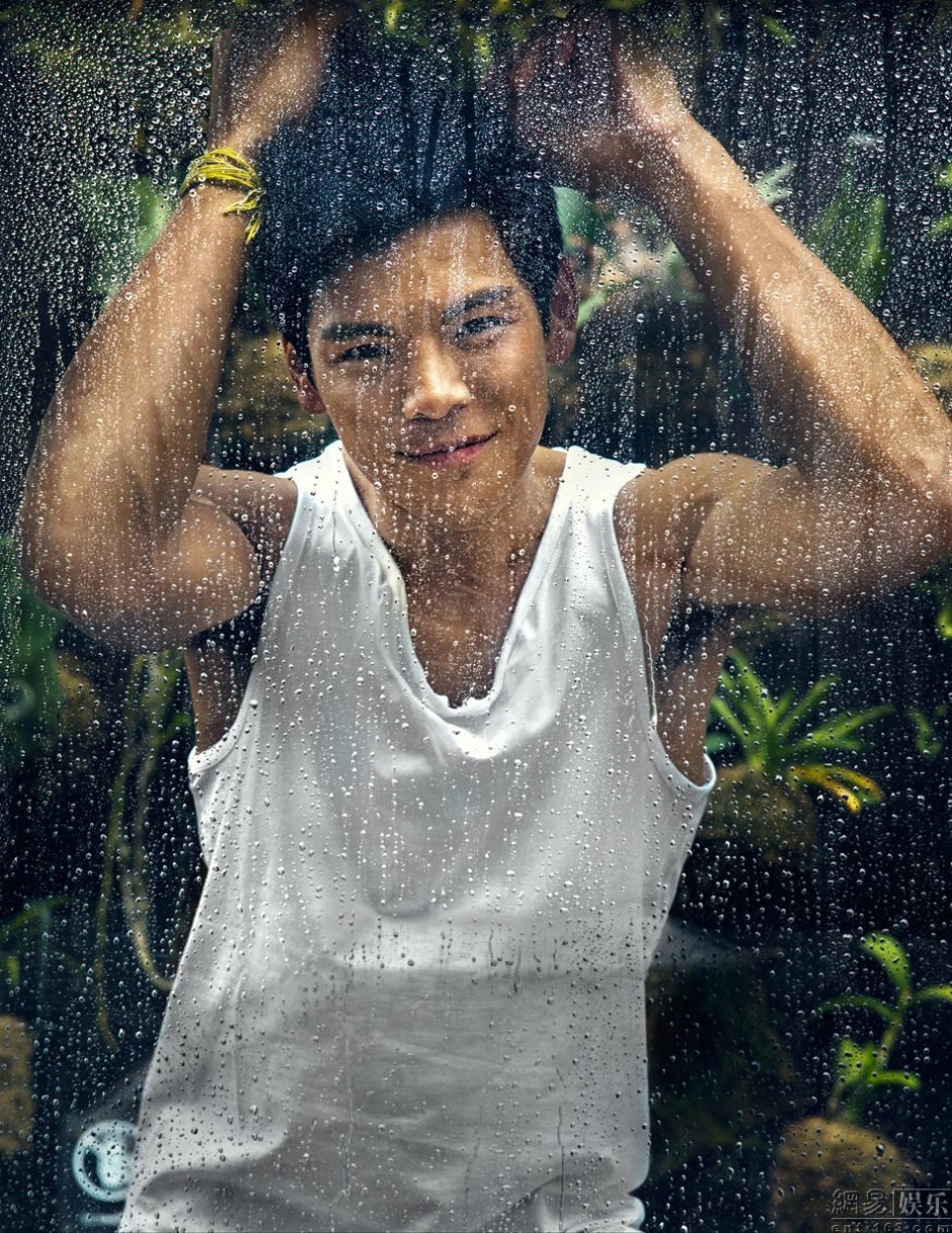 向佐肌肉寫真圖片 雷震子秒變鄰家大男孩