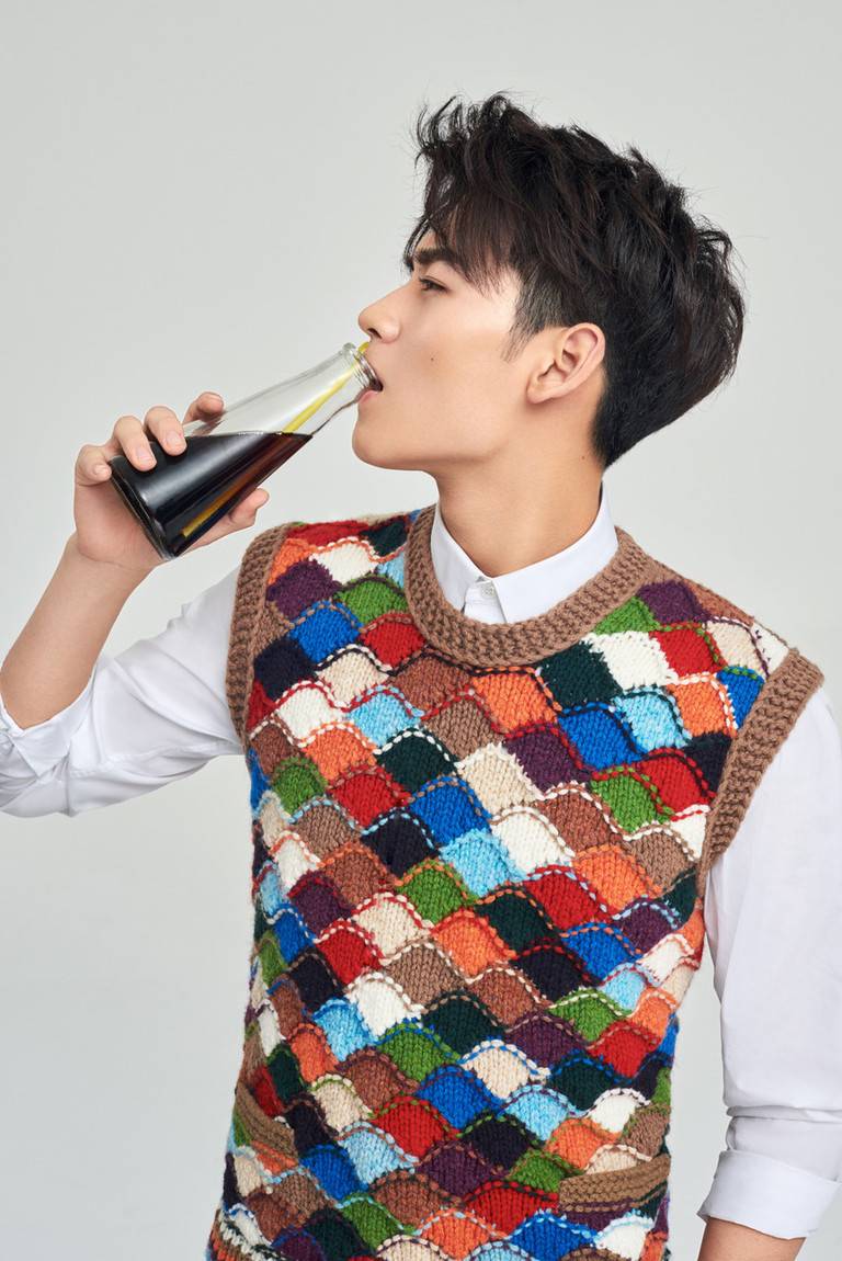 小鮮肉黃俊捷寫真大片曝光 運動休閑青春無敵