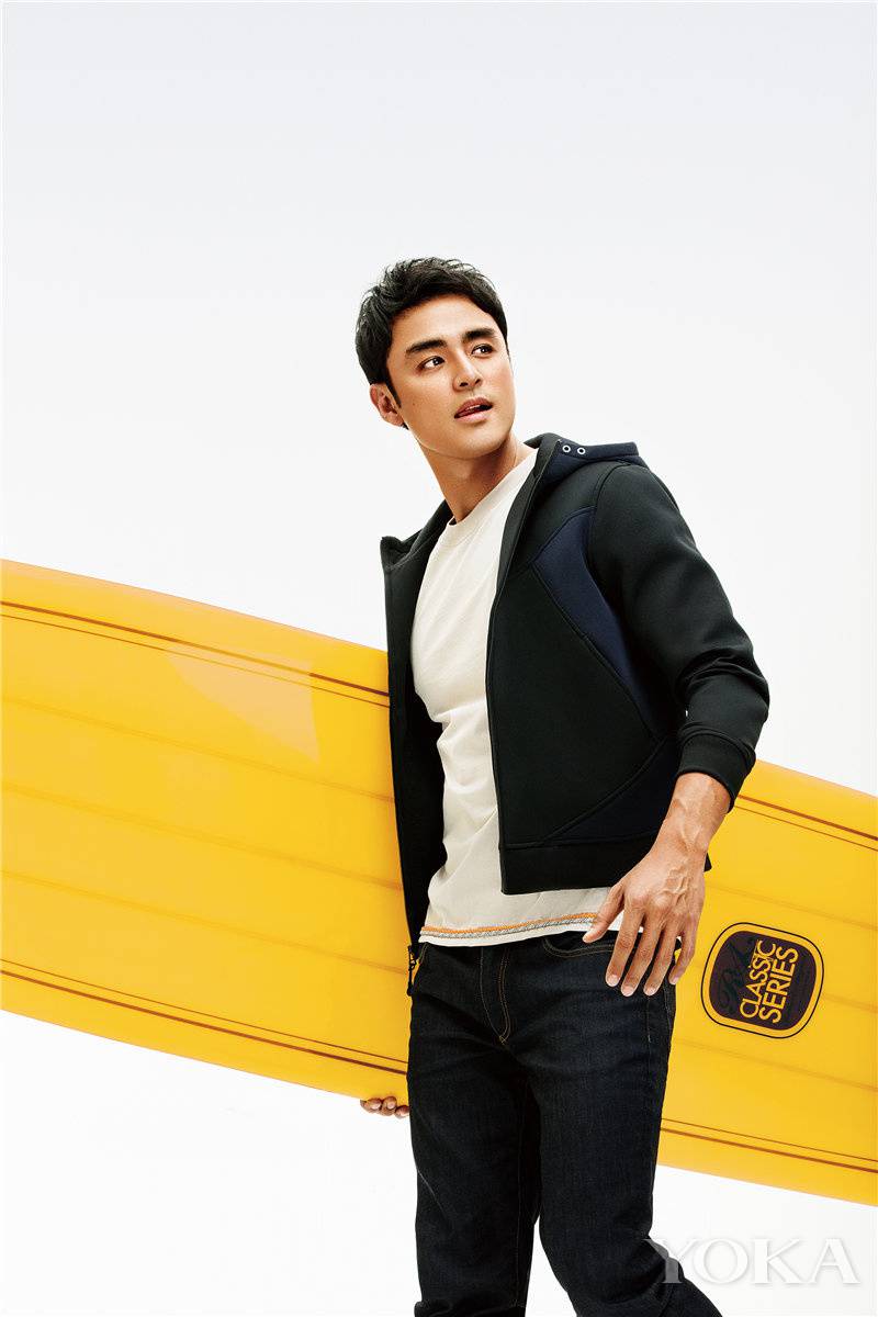 《時(shí)尚健康》明道半裸肌肉寫(xiě)真 展完美身材秀大長(zhǎng)腿