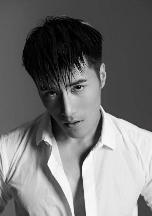 內(nèi)地演員李晨浩腹肌寫真盡顯男性魅力