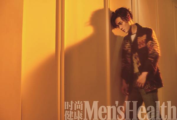 蔣勁夫最新雜志寫真大片 健碩肌肉眼神撩人