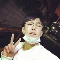 帥氣拋媚眼短發(fā)型男頭像圖片