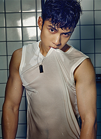 演員韓東君時尚寫真 運動濕身肌肉半露引尖叫