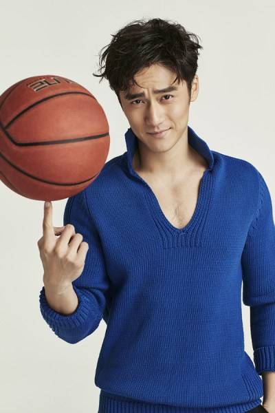 蔣勁夫籃球運動時尚寫真 胸口半露盡顯型男本色