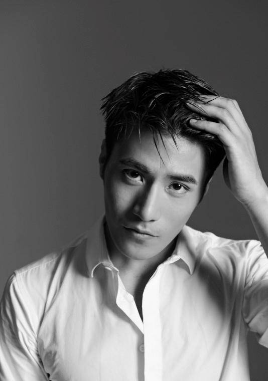 內地演員李晨浩腹肌寫真盡顯男性魅力