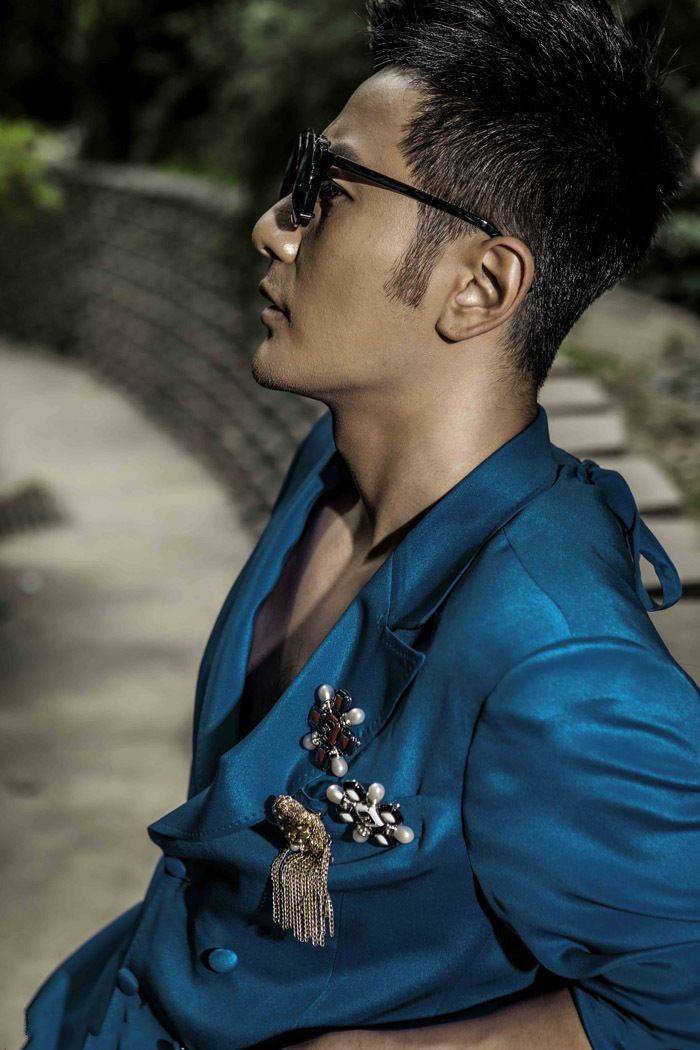 西裝型男劉恩佑肌肉照寫真大片分享