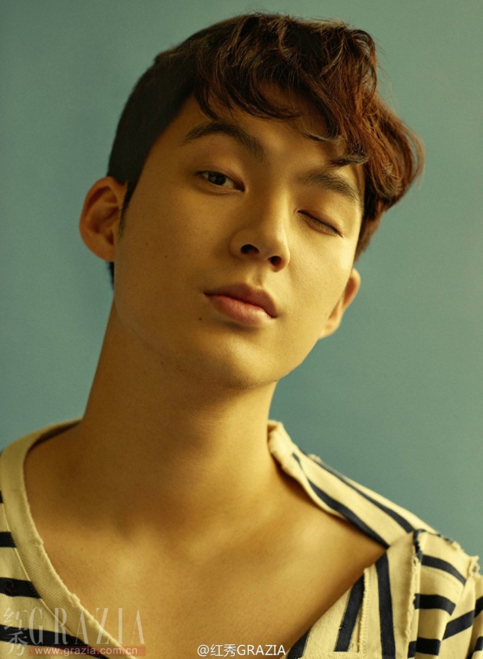 &ldquo;奶爸&rdquo;董力最新寫真 荷爾蒙爆棚大秀精致胸肌