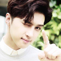 帥氣拋媚眼短發(fā)型男頭像圖片