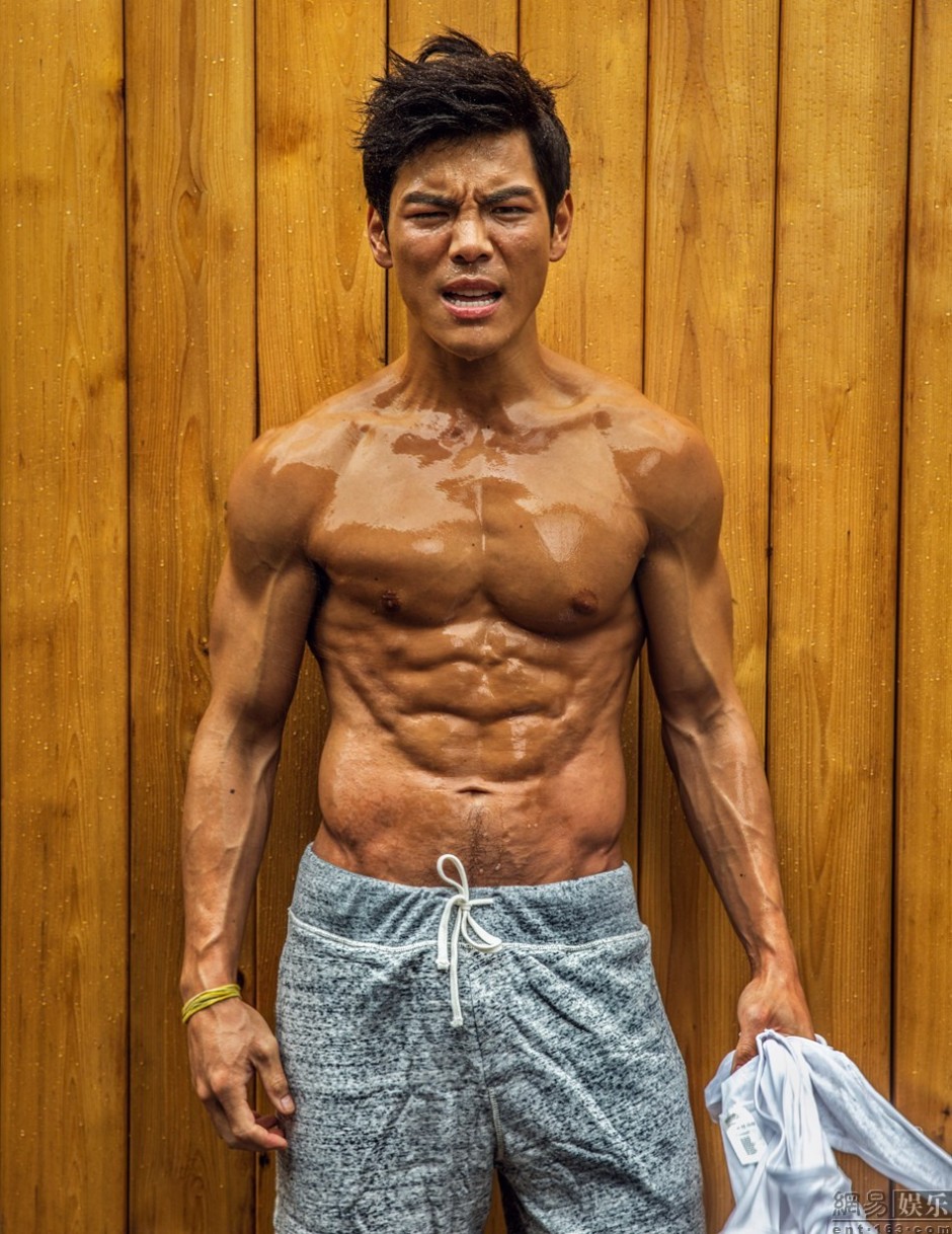 向佐肌肉寫真圖片 雷震子秒變鄰家大男孩