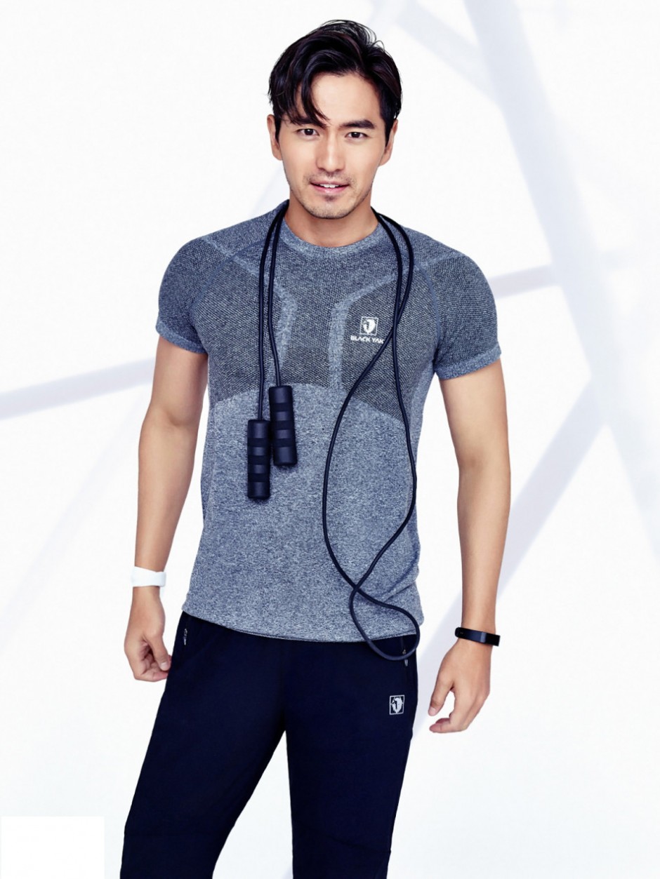 韓星李陣郁海報(bào)高清圖 全方位展現(xiàn)硬漢本色