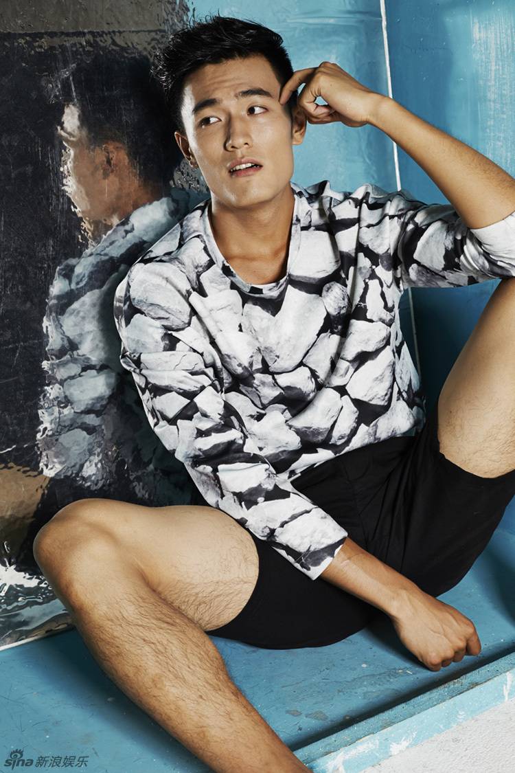 演員吳旭東時(shí)尚寫真曝光 休閑風(fēng)盡顯運(yùn)動(dòng)型男本色