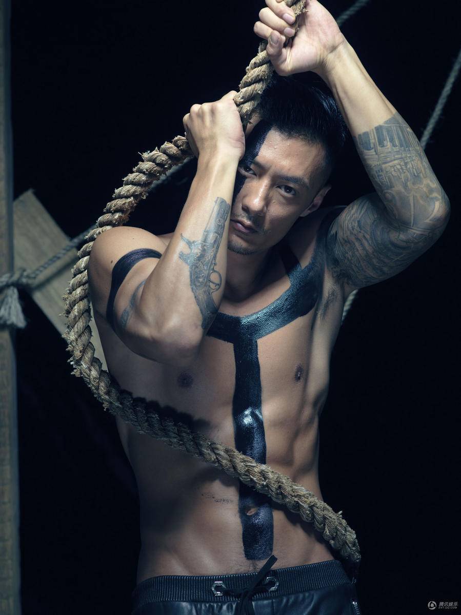 余文樂(lè)肌肉線條好man 脫了衣服大玩誘惑