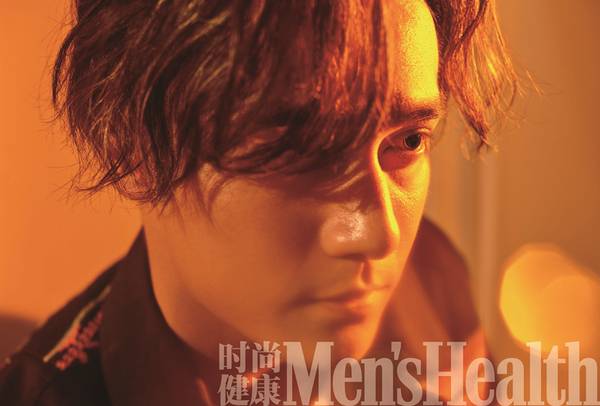 蔣勁夫最新雜志寫真大片 健碩肌肉眼神撩人