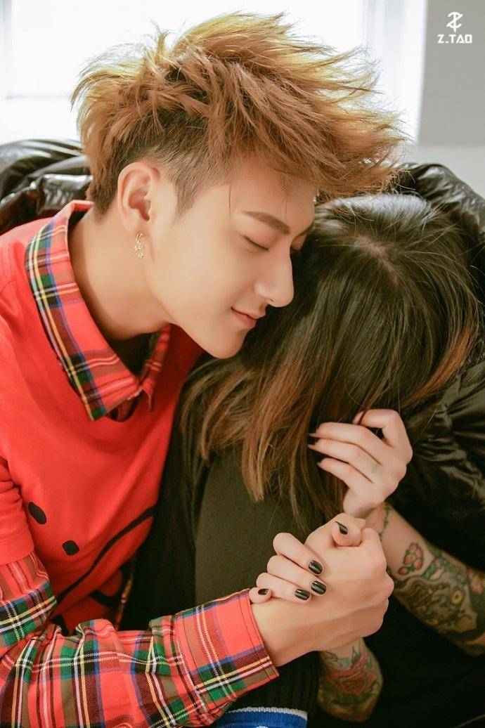 黃子韜情人節(jié)寫(xiě)真大片 笑容溫暖男友力爆棚