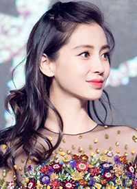 angelababy花衣遮孕肚 腰身變粗仍美艷”