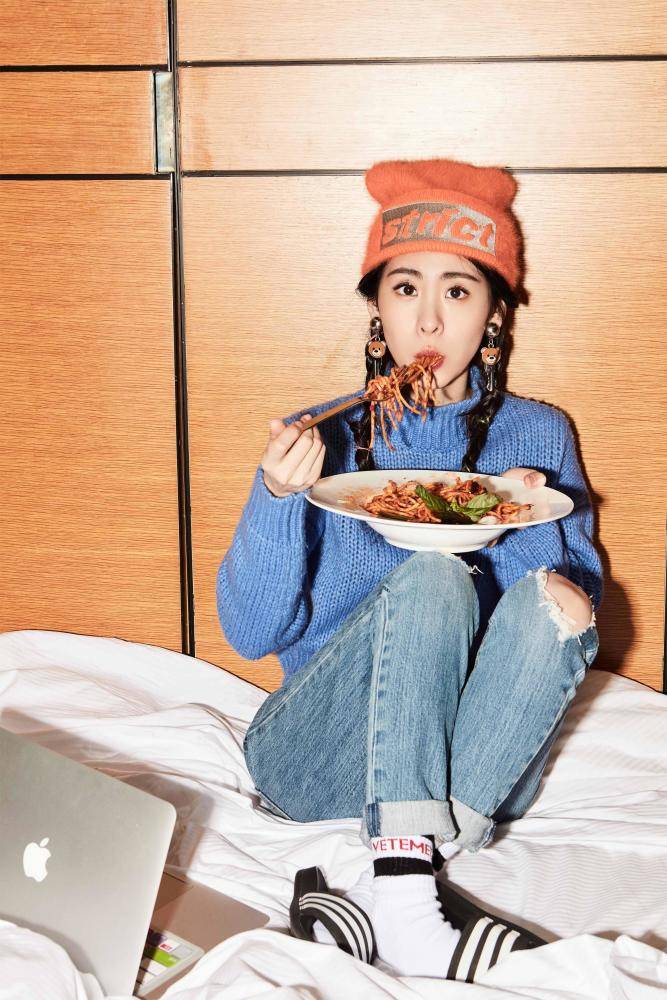 歌手張碧晨最新寫(xiě)真大片 灑脫個(gè)性演繹另類(lèi)真我