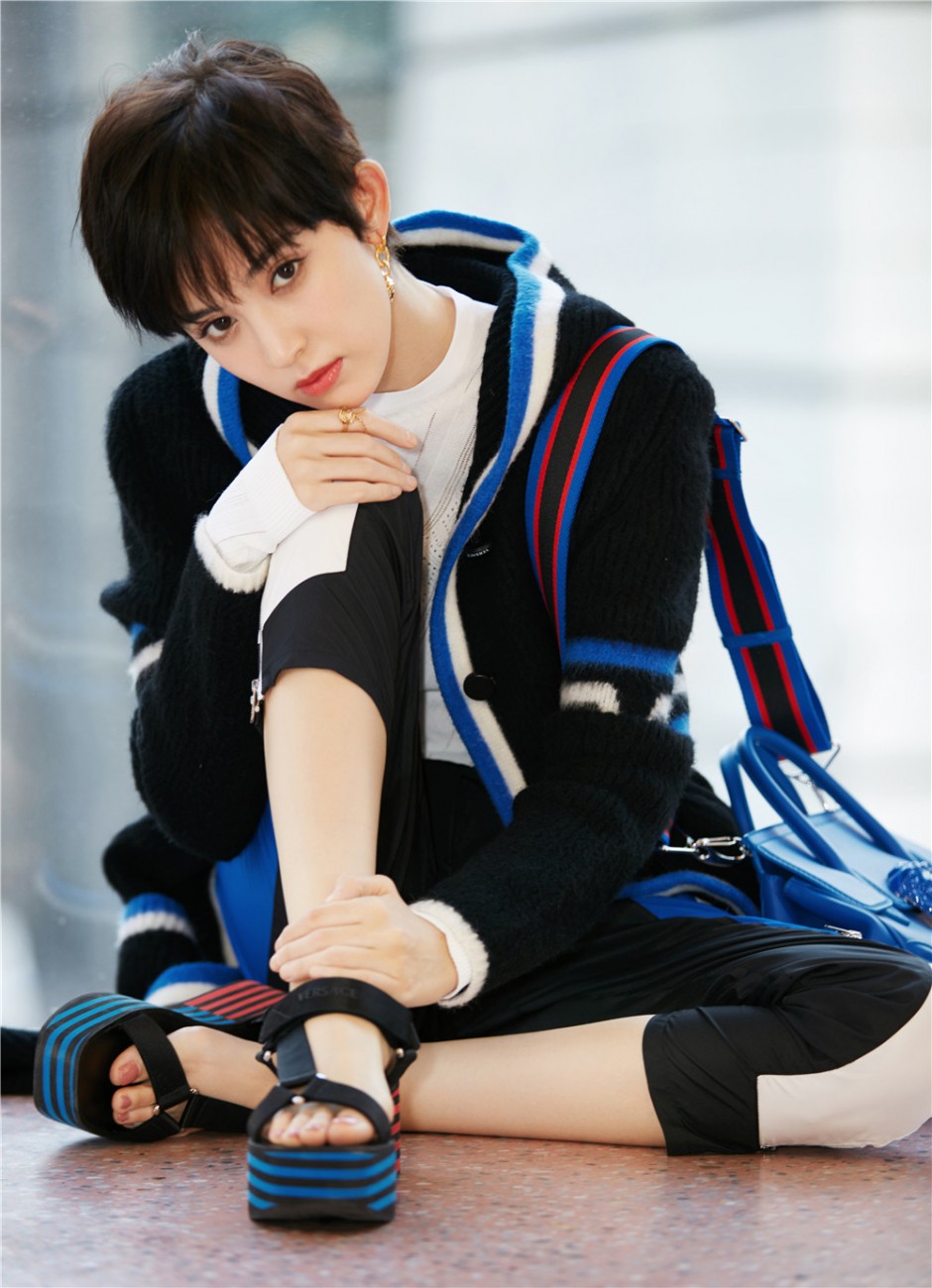 古力娜扎早春寫真大片 摩登風(fēng)范酷感十足