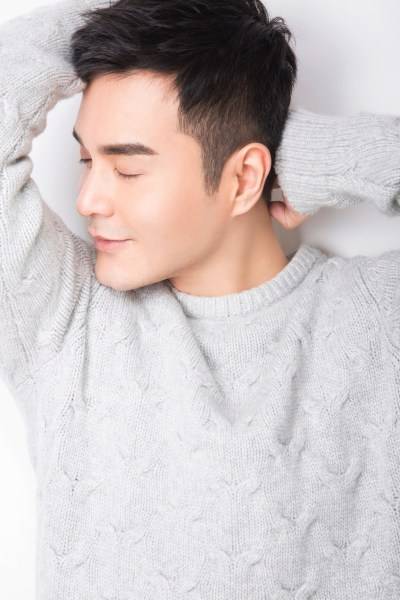 演員王雅倫新春寫(xiě)真曝光 盡顯優(yōu)雅暖男氣質(zhì)