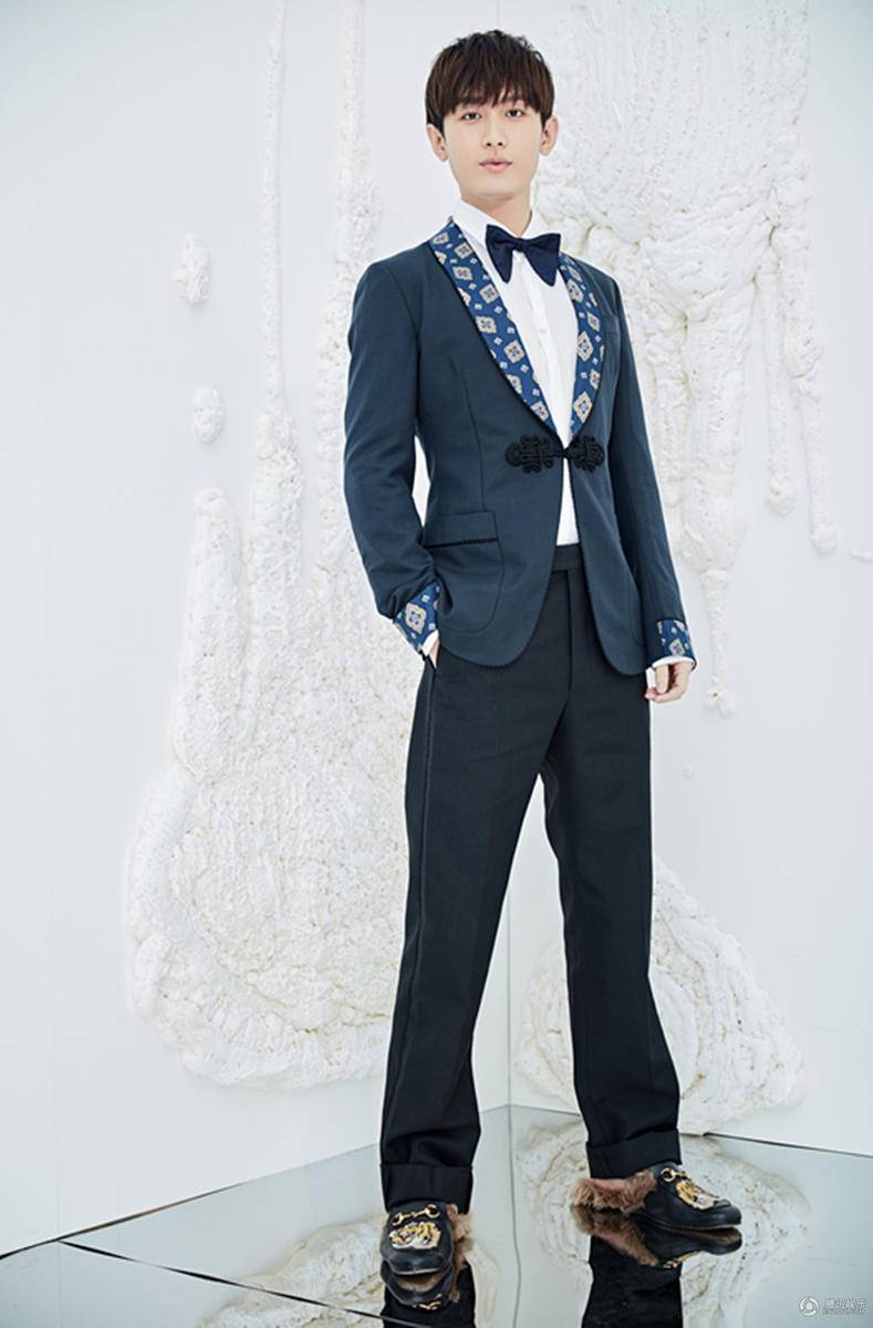 新生代演員成毅早春寫(xiě)真 復(fù)古優(yōu)雅笑容溫暖迷人