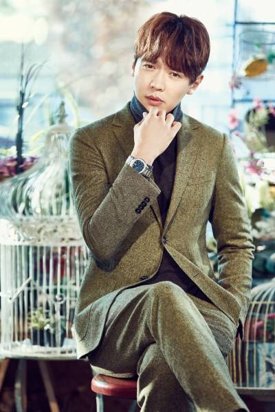 高云翔早春帥氣寫真大片 浪漫柔情逗萌寵