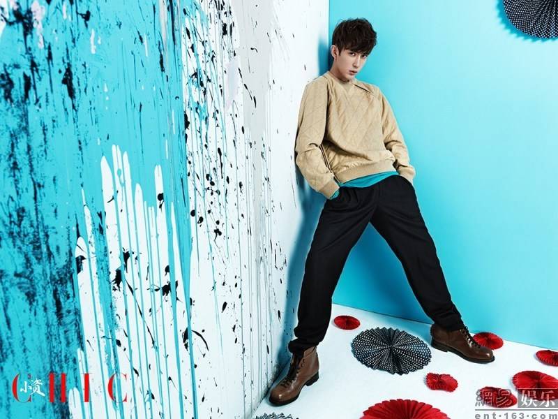 于朦朧雜志寫(xiě)真大片曝光 撲面而來(lái)的少年氣