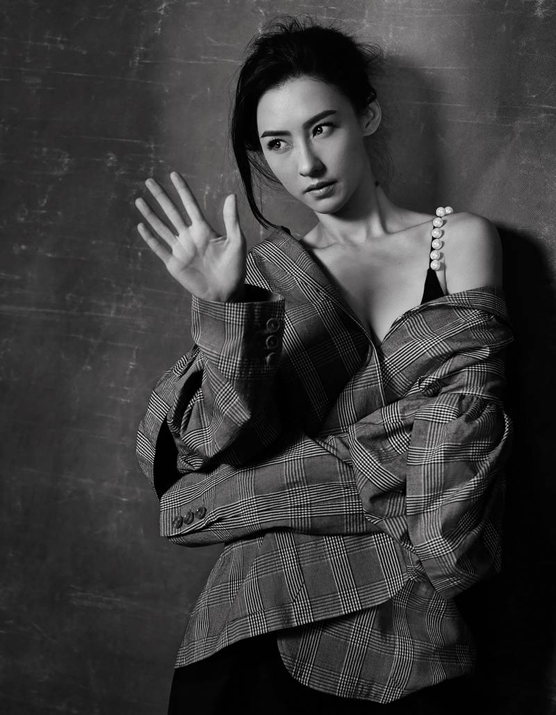 張柏芝性感大片曝光 露腰露肩又露事業(yè)線