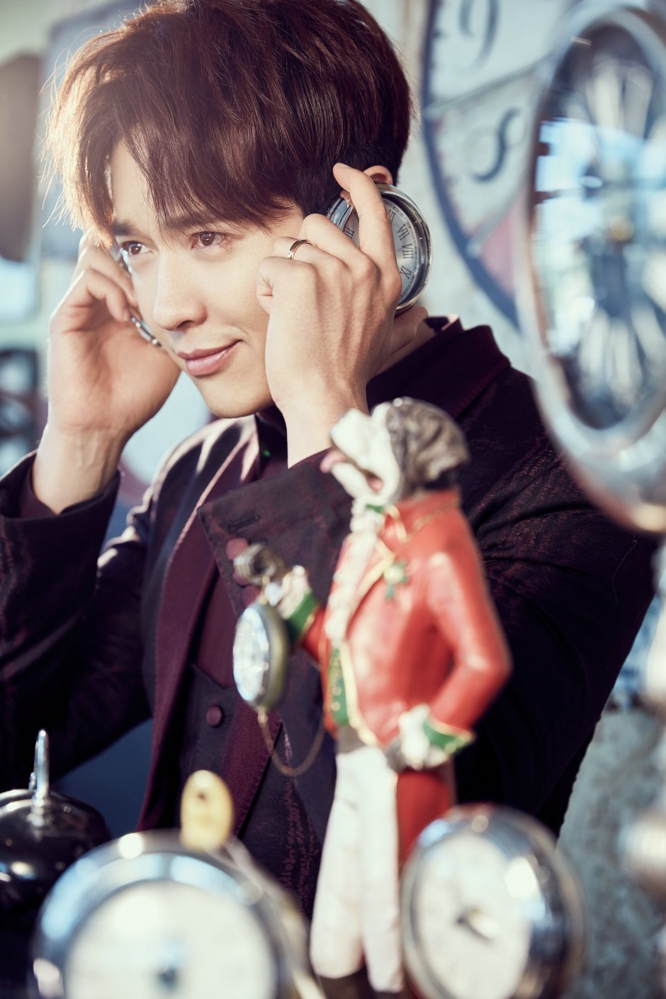 高云翔早春帥氣寫真大片 浪漫柔情逗萌寵