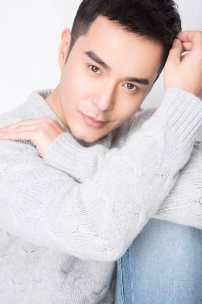 演員王雅倫新春寫(xiě)真曝光 盡顯優(yōu)雅暖男氣質(zhì)