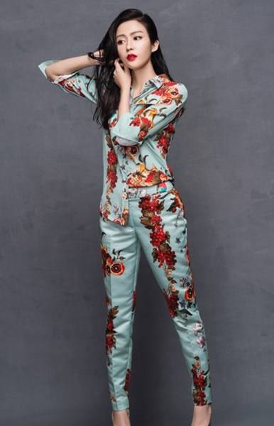 演員湯晶媚最新寫真曝光 嫵媚淚痣上演濕發(fā)誘惑