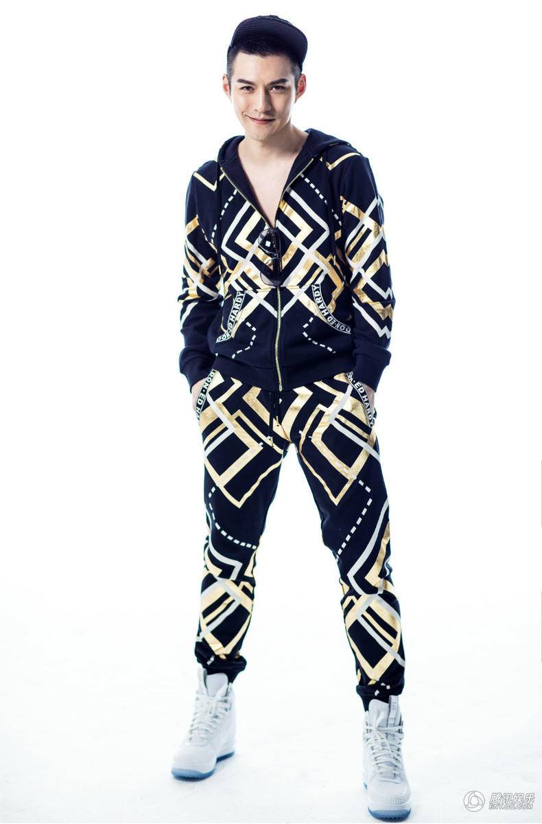 嚴(yán)屹寬運(yùn)動(dòng)型男裝扮寫(xiě)真 動(dòng)感邪魅盡顯男士魅力