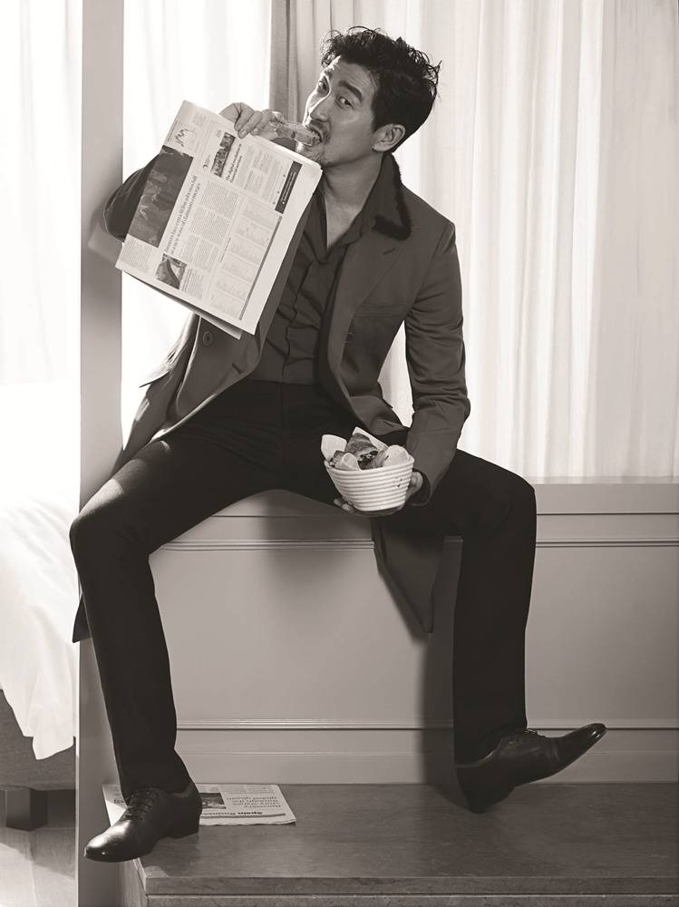 演員王千源最新時尚寫真大片 與貓咪共度情人節(jié)